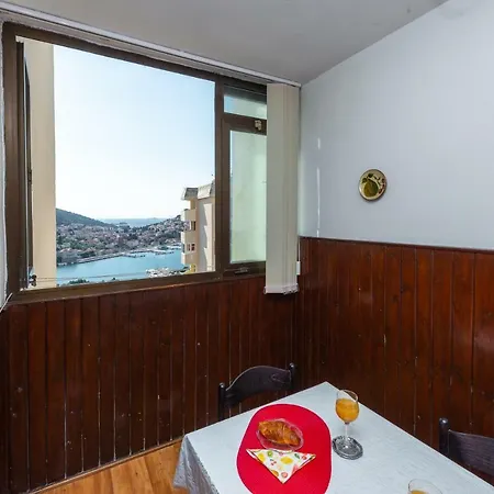 Roko Apartment *
